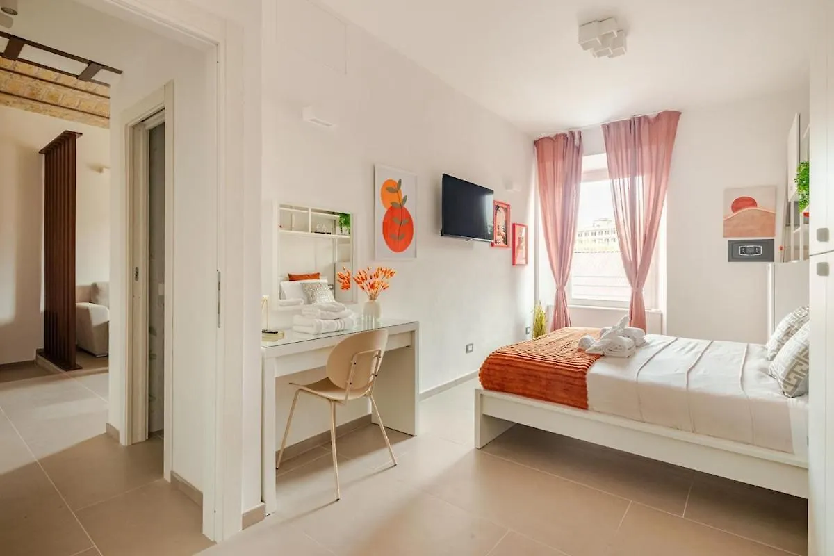 Luxe Escape Colosseo Rome 0*,  Italy